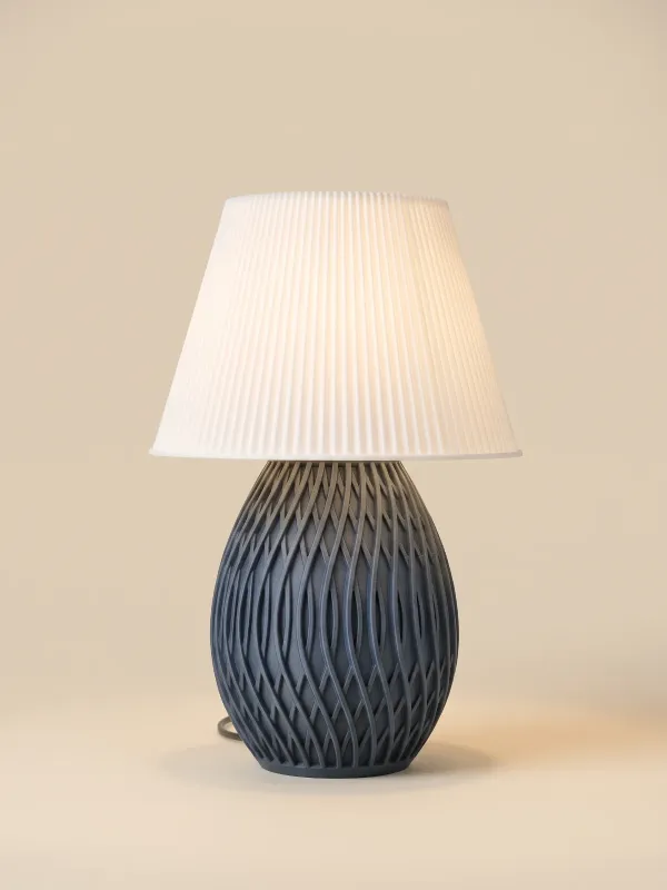 Lucent Masa Lambası – Dalgalı Desenli Abajur